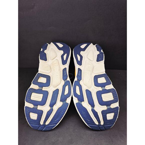 Hoka Women 8.5 Comfy footwear - Picture 3 of 11